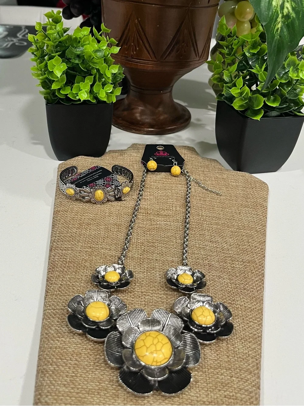 paparazzi Antiqued Silver-Tone Floral Necklace with Yellow Centers